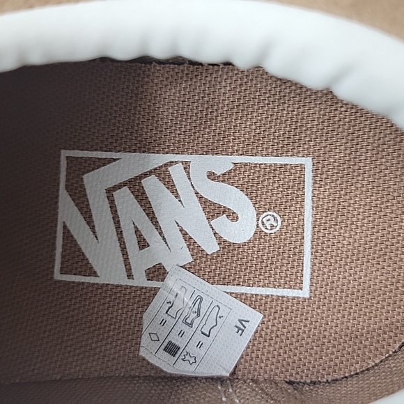 Van's old school Stackfo platform Brand new in the box authentic uper leather. - Picture 11 of 11